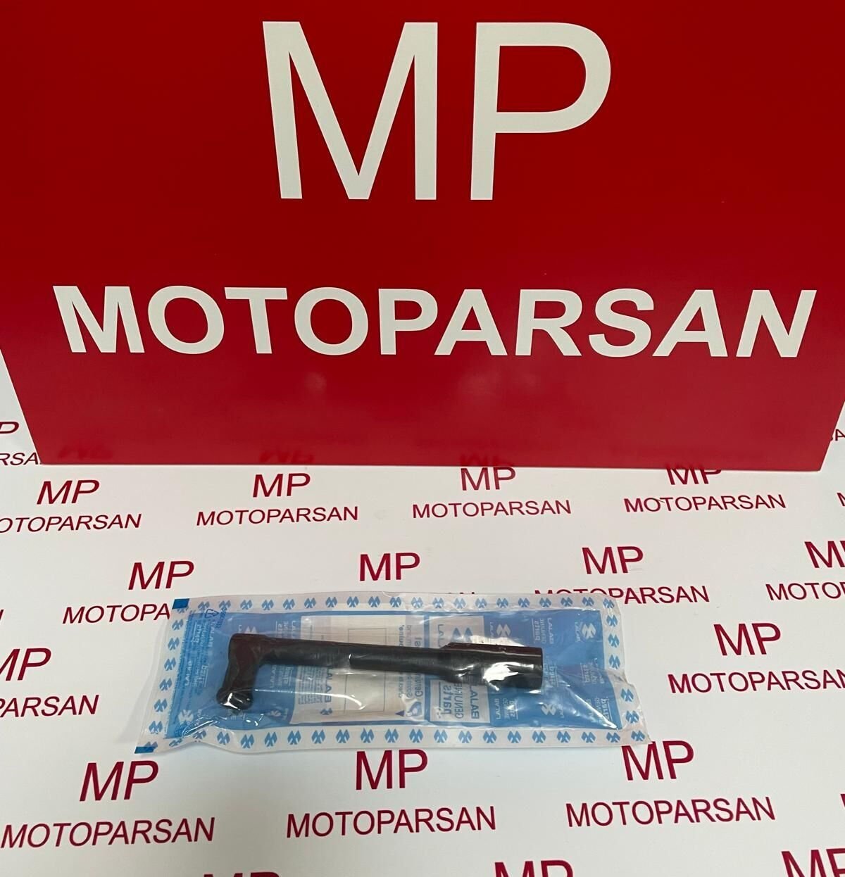 Bajaj Dominar D250 Sağ Yan Buji Başlığı Piposu Orjinal