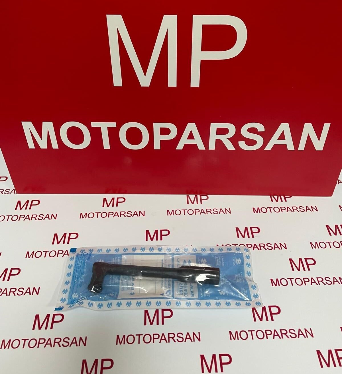 Bajaj Dominar D400 Sağ Yan Buji Başlığı Piposu Orjinal