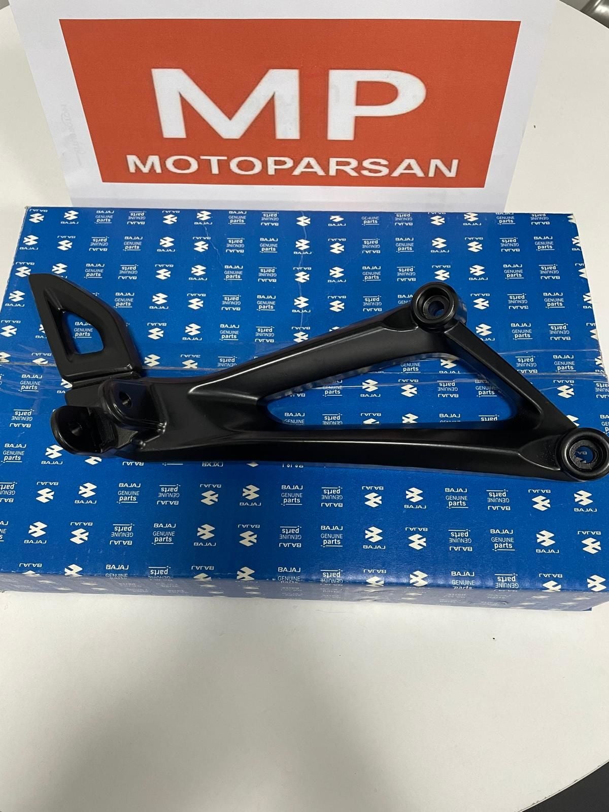 Bajaj Pulsar RS200 UG Arka Sağ Basamak Demiri Siyah