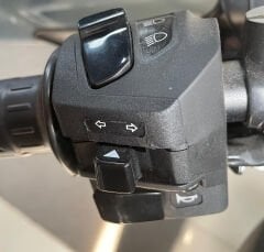 Bajaj Dominar D250 Sol Direksiyon Kütüklük Kumanda Kontrol Paneli Tuş Takımı Orjinal