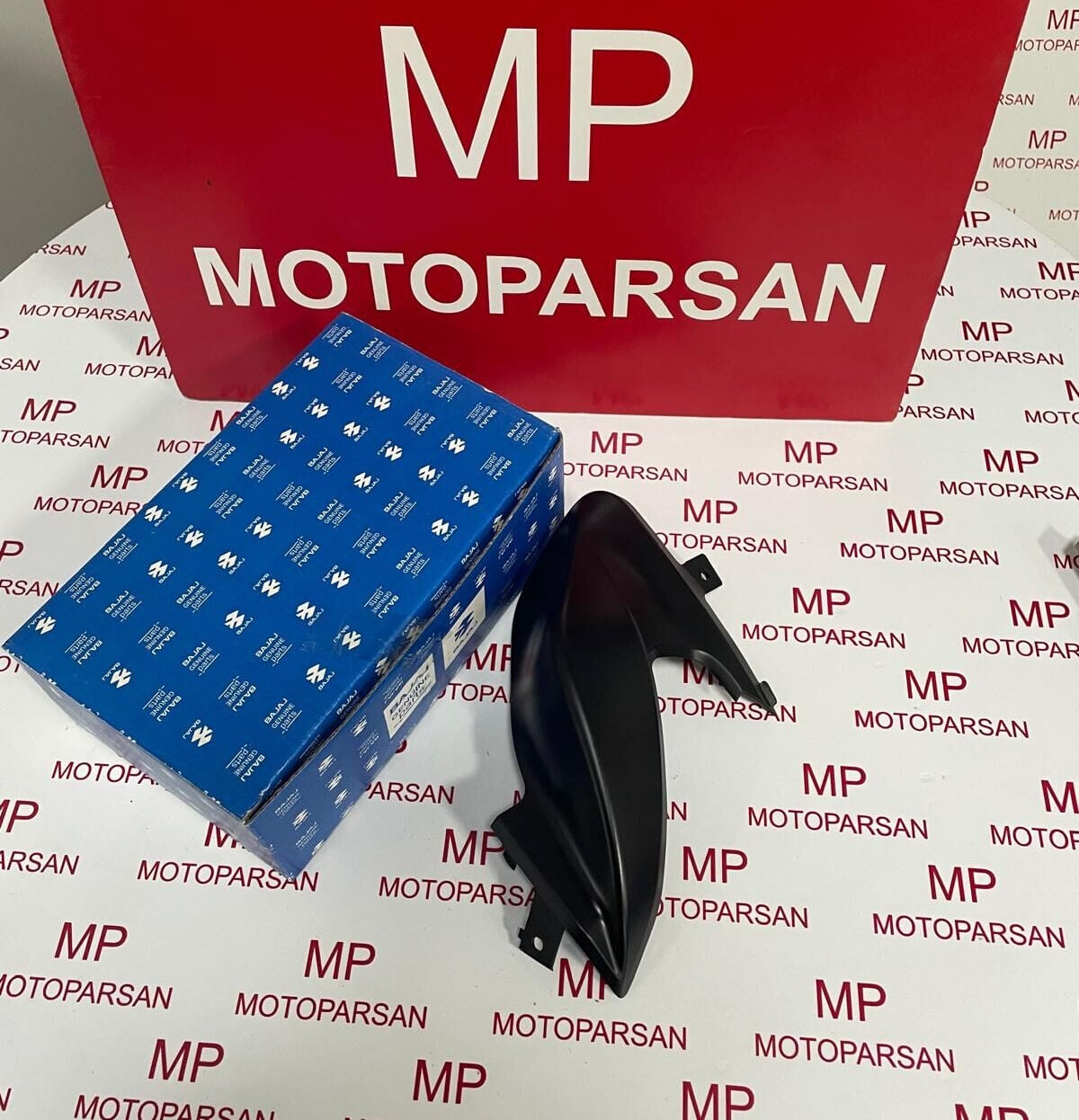 Bajaj Dominar D400 Sağ Far Muhafaza Dekoratif Kapak
