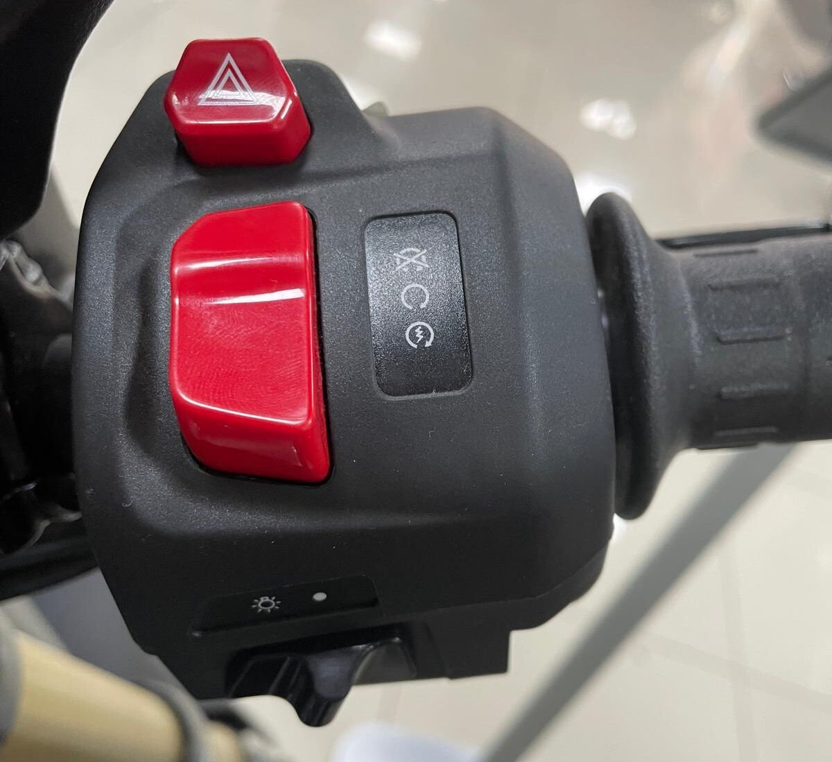 Bajaj Pulsar NS400 Sağ Direksiyon Kütüklük Kumanda Kontrol Paneli Tuş Takımı Orjinal